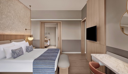 ADULT SUITE WITH PRIVATE POOL