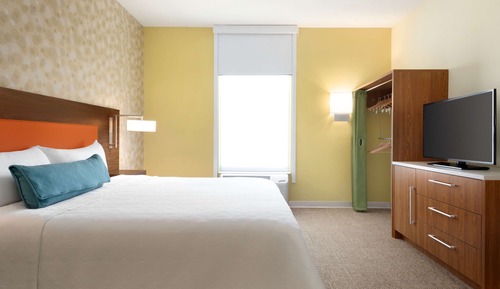 Suite, 1 King Bed, Accessible, Non Smoking (w/ bathtub)