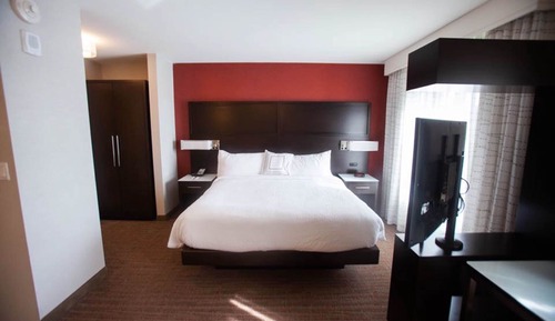 Studio, 1 King Bed with Sofa bed (Mobility Accessible, Tub)