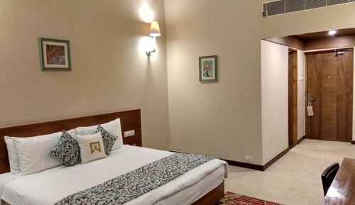 Deluxe Room, 1 Queen Bed (Club Room)