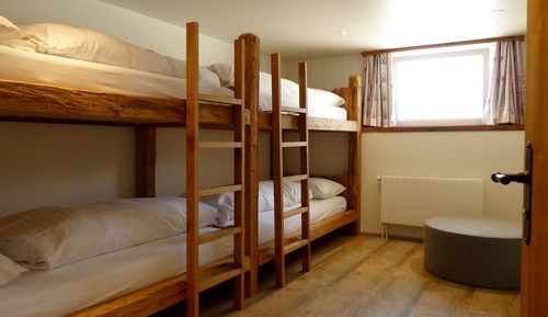 Room, Shared Bathroom (Graustock)