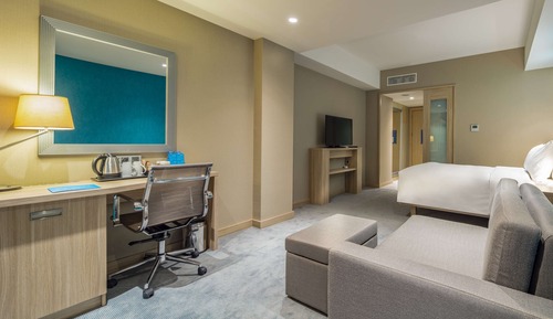 Family Room, 1 Queen Bed, Non Smoking, Balcony