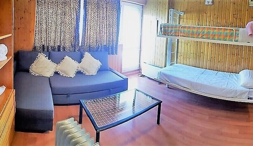 Standard Studio, Kitchen, Slope side (Zona Baja Edificio Montblanc)