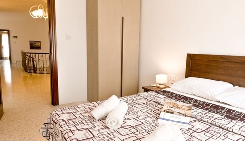 Comfort Room, Balcony