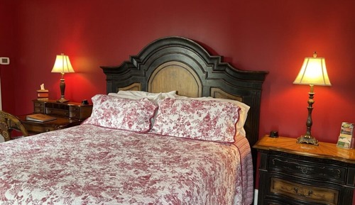 Deluxe Suite, Courtyard View