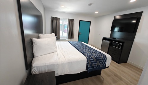 Standard King Kitchenette