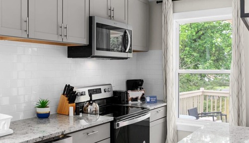 House, Multiple Beds, Patio, Garden View (Dugan Ave Both)
