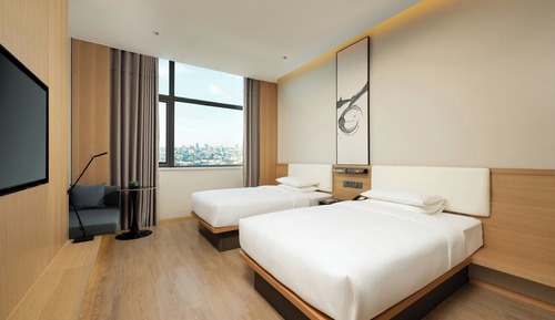 Room, 2 Twin Beds, City View