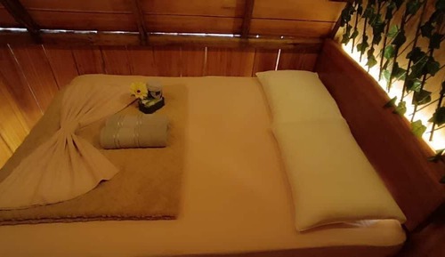 Classic Chalet, Lake View