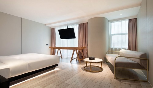 Elite Room, 1 King Bed, City View