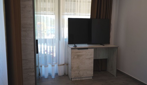 Basic Double Room, Balcony, Mountain View