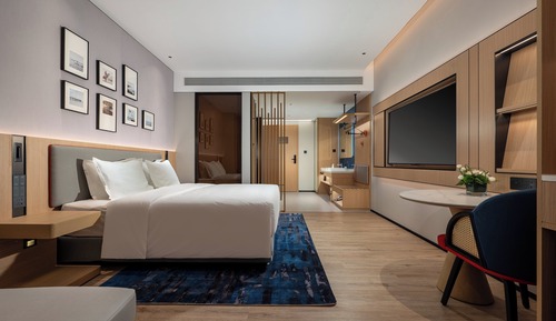 Standard Room, 1 King Bed (Extra Floor Space)