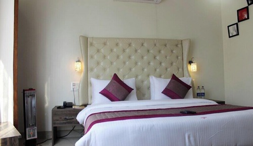 Family Room, Balcony, City View