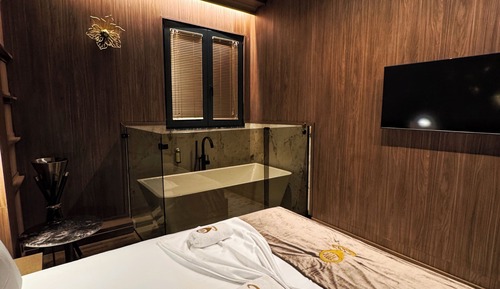 Deluxe Suite, Bathtub