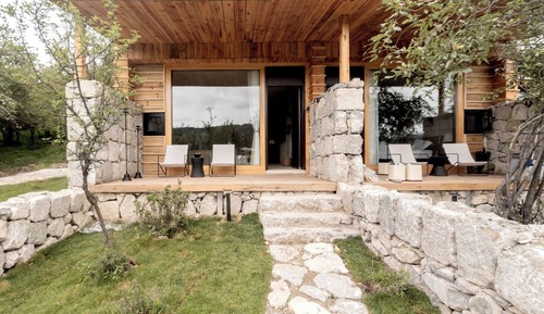 Signature Chalet, Hill View