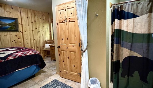 Room, Private Bathroom (The Camas Room)