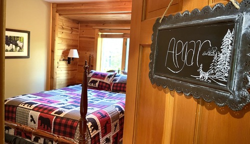 Room, Private Bathroom (The Apgar Room)