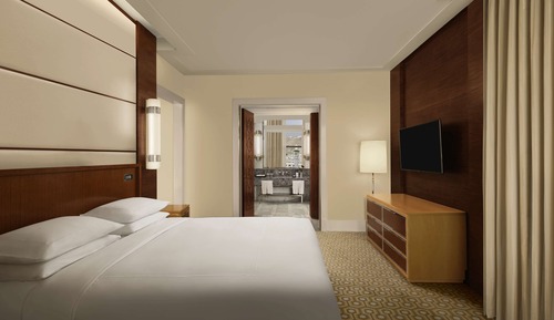 Deluxe Suite, 1 King Bed, Smoking (Haram View)