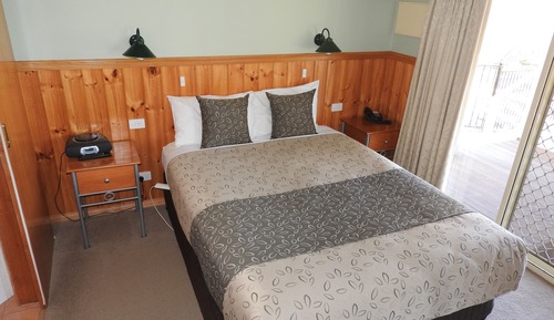 2 Bedrooms, 1 Bathroom Self Contained Spa Cottage