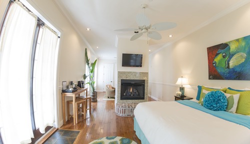 Deluxe Suite, 1 King Bed, Fireplace (Lottie)