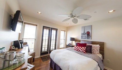 Deluxe Room, 1 Queen Bed (Melinda)