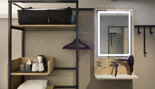 Standard Double Room, Roll-in Shower