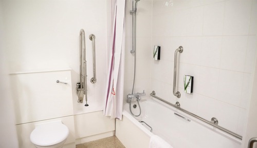 Standard Twin Room, Accessible Bathtub