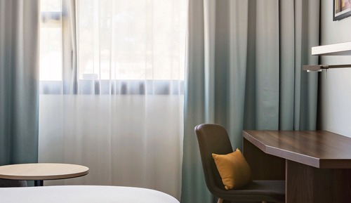 Standard Room, 1 Queen Bed