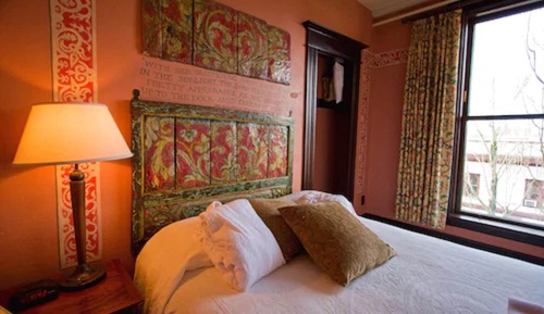 Room, 1 Queen Bed (Shared Bathroom)
