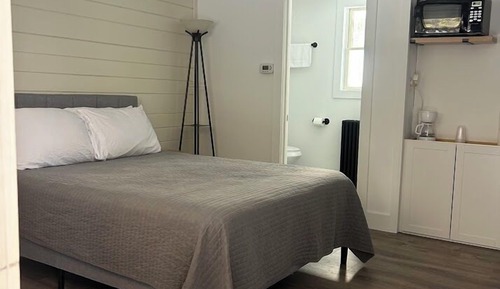 Basic Room, 1 Queen Bed