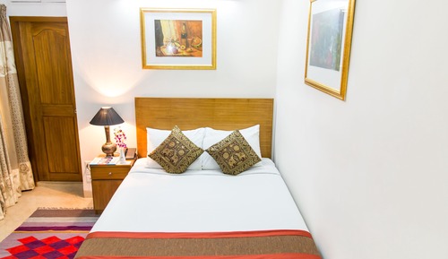 Deluxe Double Room Single Use, 1 Queen Bed, City View, Garden Area