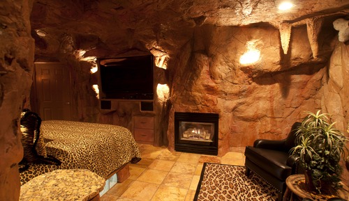 Suite, 1 King Bed (Caveman Suite)