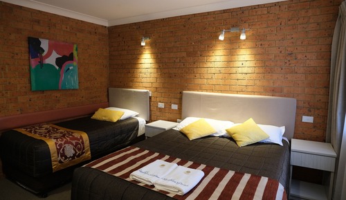 Deluxe Queen Room Ground Floor - 1 Queen and 1 Single Bed