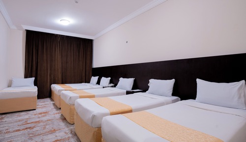 Sextuple Room