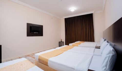 Quintuple Room