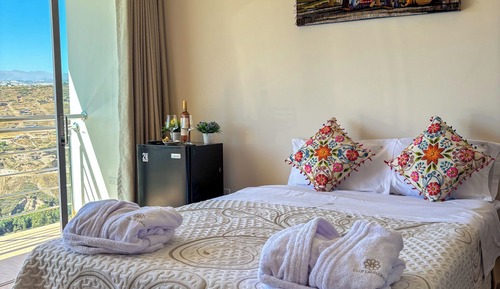 Comfort Room, Balcony, Valley View