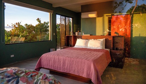 Honeymoon Suite, Lake View