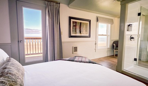 William Shakespeare - Oceanfront Queen