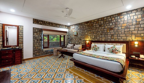 Pushpa Vatika (Luxury Valley View Room with Private Garden)
