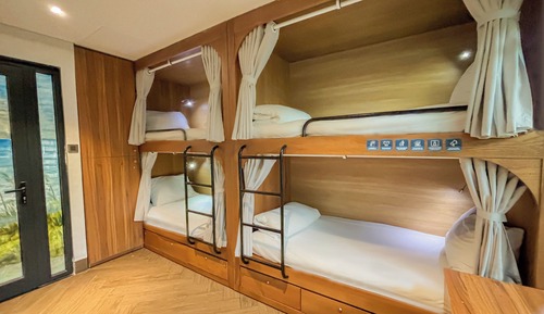 Shared Dormitory, Women only