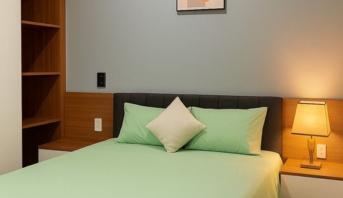 City Apartment, 2 Bedrooms, Pool Access, River View