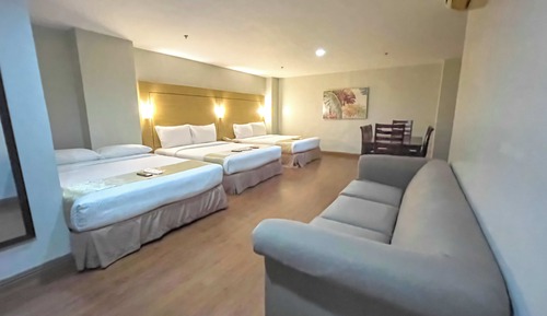 Deluxe Family Room