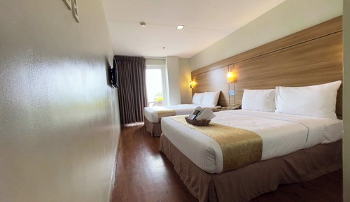 Deluxe Queen Room