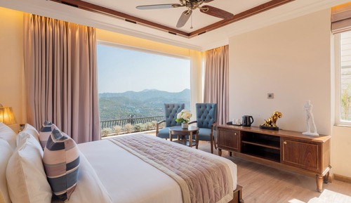 Villa, Hill View