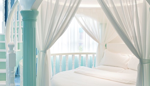 A kingdom of ice and snow dreams (Fantasy carousel + children's fun slide + 2 round beds of 2 meters