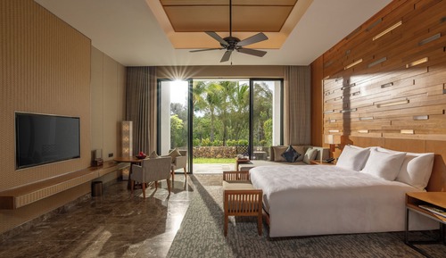 Deluxe Room, 1 King Bed, Balcony, Garden View