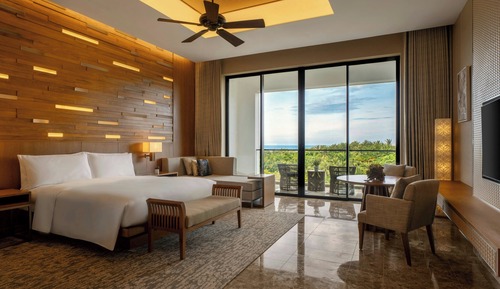 Premium Room, 1 King Bed, Balcony