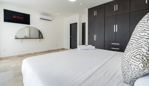 Deluxe Room, Pool View