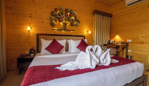 Superior Double Room, 1 King Bed, Private Bathroom, Pool View