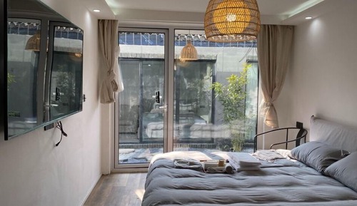 Twin Room, Bathtub, Courtyard View